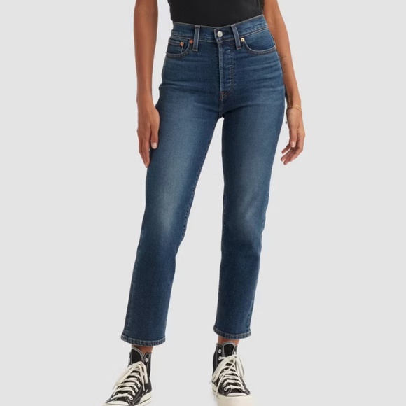 Levi's Women's High-Rise Wedgie Straight Button Cropped Medium Wash Jeans Sz 32 - Picture 1 of 11